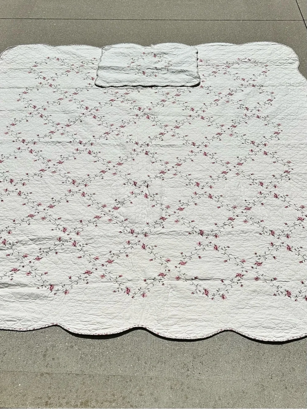 Classic Creamy White Floral Embroidered Quilt Set 1 Pillow Sham Hannalore Cotton